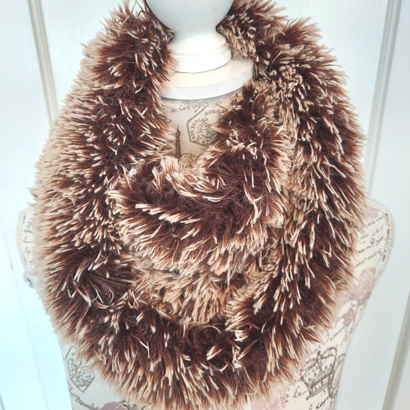 Steve Madden Infinity Scarf - Picture 2 of 5